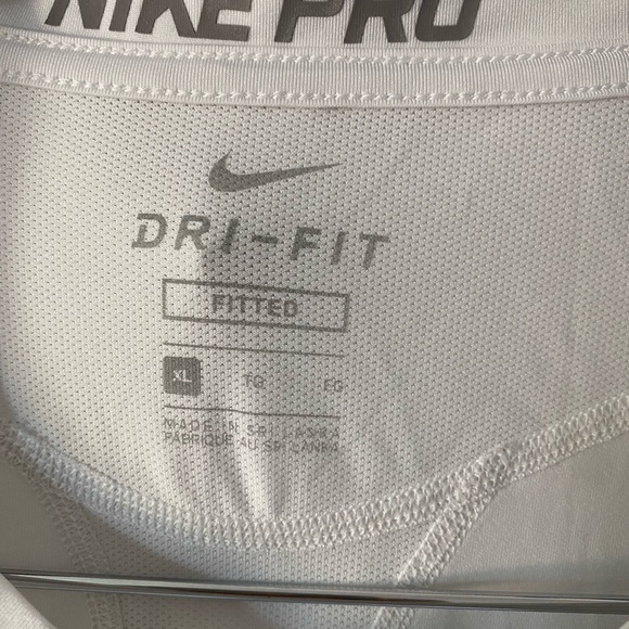 Nike pro shirt - Picture 5 of 6